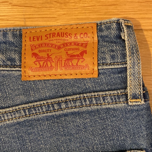 Levi’s 721 high rise skinny jeans ripped knees in medium wash size 26 - Picture 7 of 13